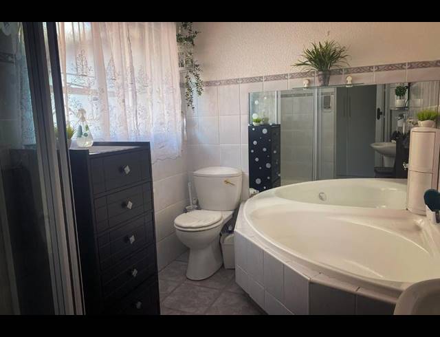 3 BEDROOM TOWNHOUSE FOR SALE IN DUNNOTTAR